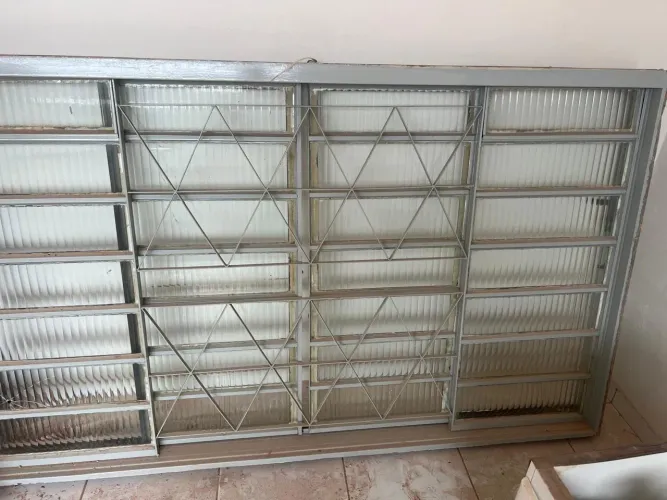 Janela Aço com grade