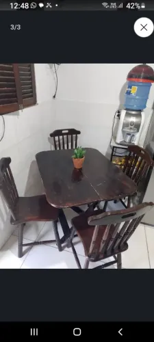 Mesa com 4cadeiras !
