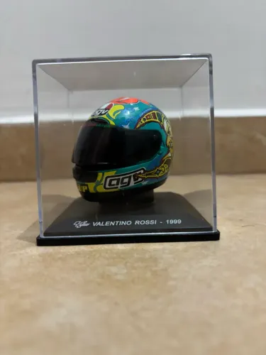 Miniatura do capacete Valentino Ross 