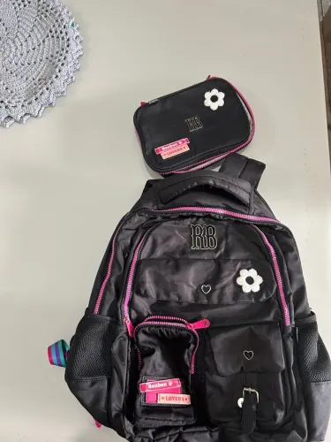 Mochila e estojo Rebeca bombom