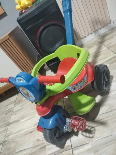 Velocípede bem conservado 