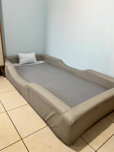 Cama montessoriana impermeável