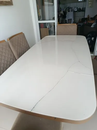Mesa usada com avaria