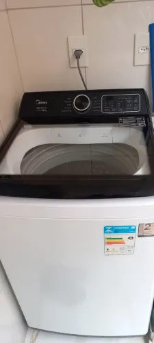Máquina de lavar roupas novinha apenas 6 meses de uso na garantia.