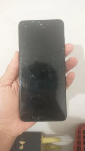 MOTO E32 COM TELA QUEBRADA