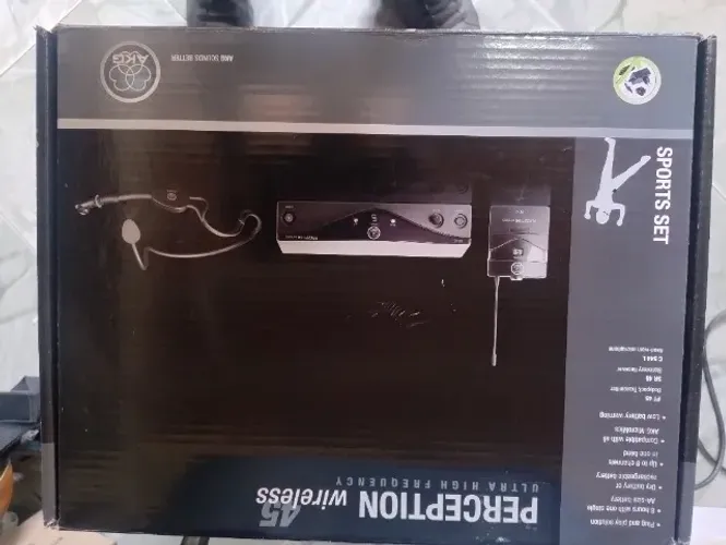 microfone sem fio de cabeça AKG