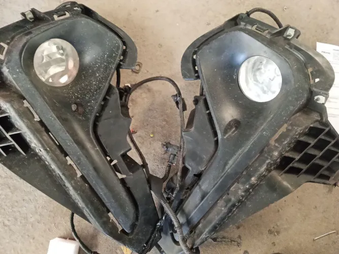 Moldura com farol de milha e chicote do Onix plus turbo lt