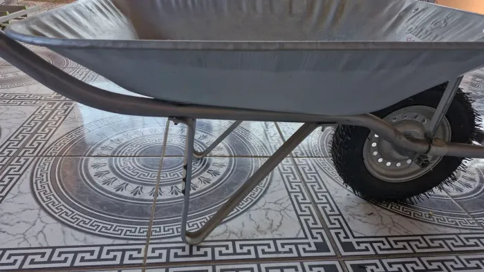 Carrinho de mão ferro