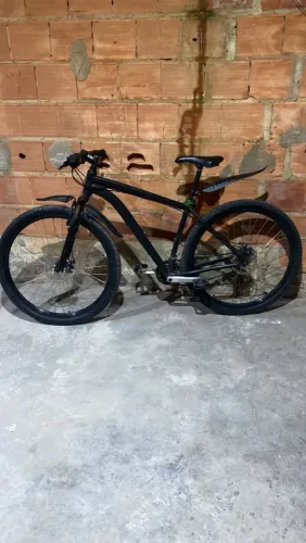 Bicicleta aro 29 tá perfeita só falta as macha