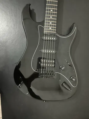 Guitarra Stratocaster Tagima TG 520 Preta + CABO P10 de 10 METROS