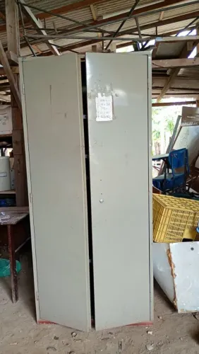 Armário de ferro por $180