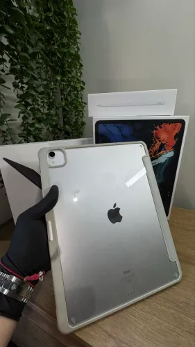 Apple iPad Pro 12,9INCH + Apple Keyboard - Cor Prateado 1TB GB