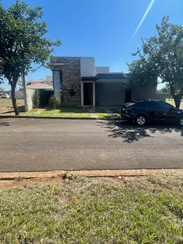 Vende-se Casa em Excelente Localização
