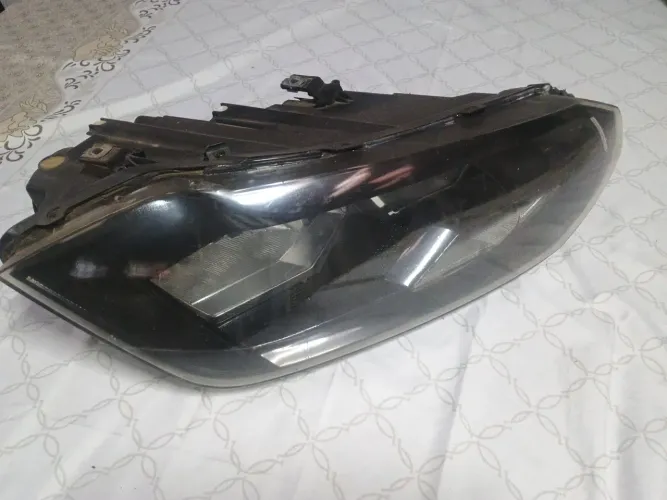 Farol do VW Polo