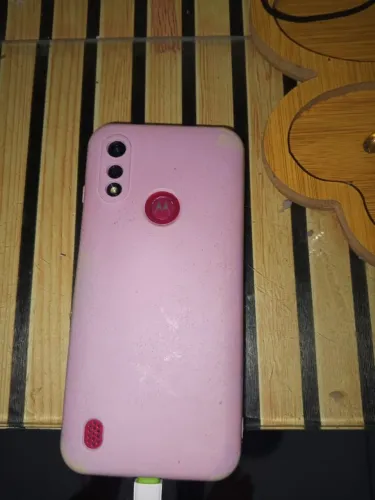 Celular moto E 6 trincado mais funciona tudo 