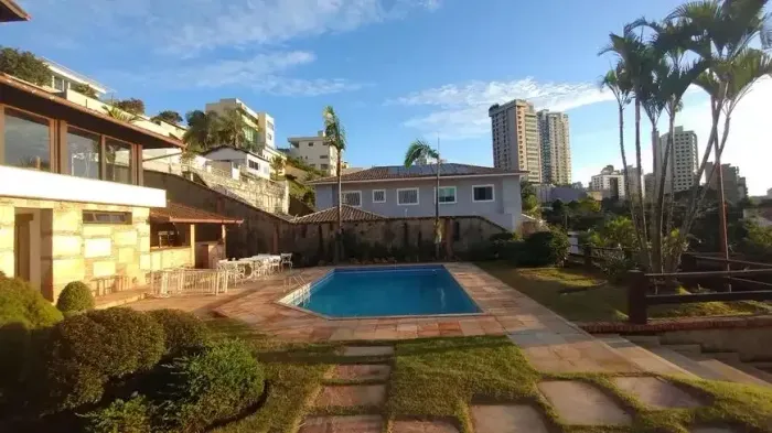 (73650) para aluguel - Casa com 5 quartos, 6 vagas, no Belvedere