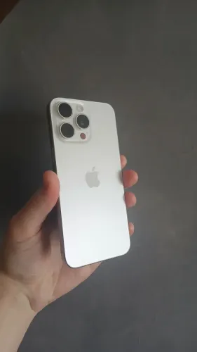512 GB iPhone 15 Pro Max Branco 88% Bateria - Primeiro Dono.