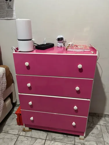 Cômoda com 4 gavetas - Rosa