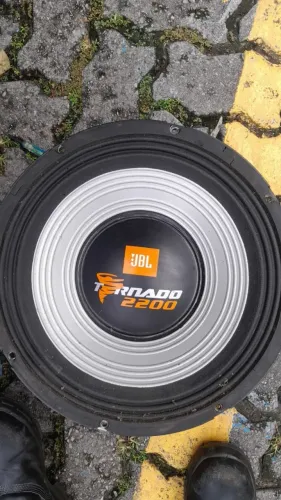 Alto Falante Subwoofer Jbl Tornado 15pol 1100w<br><br>Rms 4 Ohms