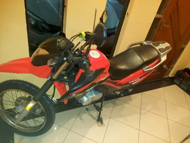 Moto NK 150 novíssima dois pneus novos pirelli sem uso , baixa quilometragem ,chave reserv