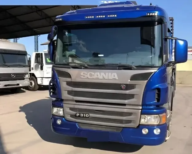 Scania P310 8x2 carroceria 2013