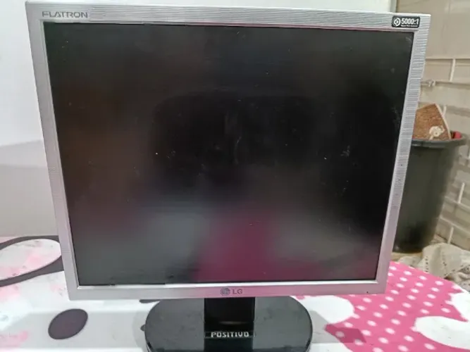 Monitor LG Flatron 17" - Perfeito para Monitoramento ou Segundo Monitor