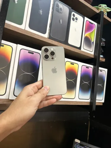 iPhone 15 pro 128 , natural