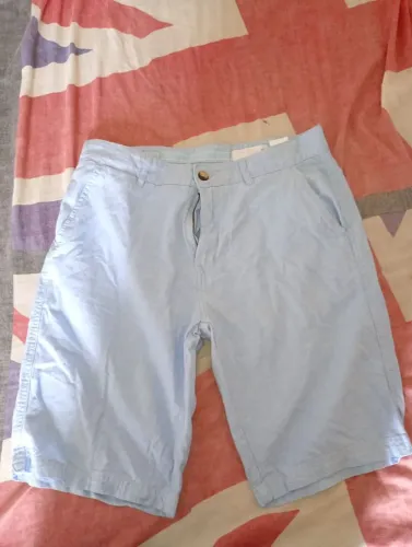 Bermuda e camisetas a venda 