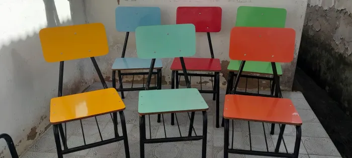 6 Cadeiras infantojuvenil seminovos.