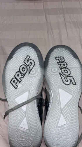 Chuteira De Futsal Umbro Pro 5 Bump Cor: Cinza