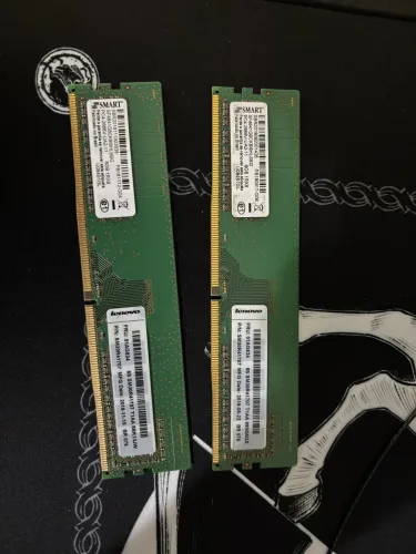 Dois pentes de memória ram (8Gb cada) 2666mhz