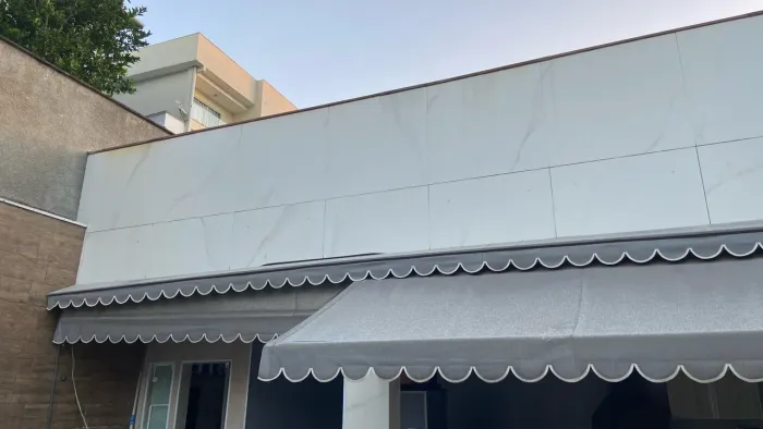 Toldo retrátil