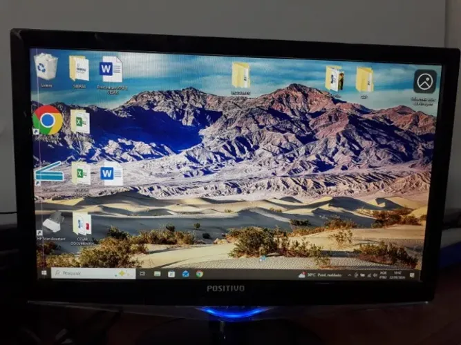 Monitor de 18,5 polegadas para computador e notebook, incluindo cabo VGA e energia.