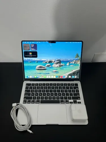 MacBook Air M4 (2025) - 16GB RAM / 256GB SSD - Tela 13"