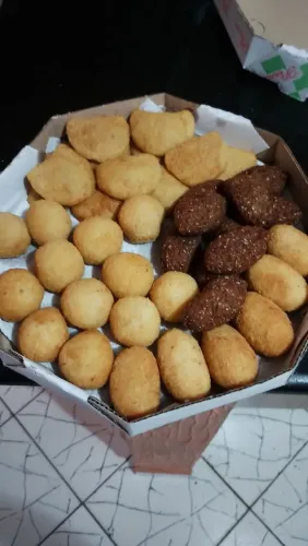 Salgados congelados e fritos