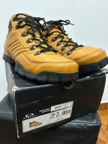 Bota Oakley Beckon