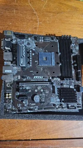Placa-Mãe MSI B450M PRO-VDH MAX - Socket AM4 (Perfeito Estado