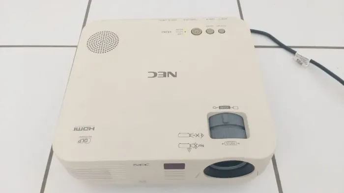 Projetor Nec Ve-282 Svga 3000 Lumens Hdmi Bivolt Branco 127/220v