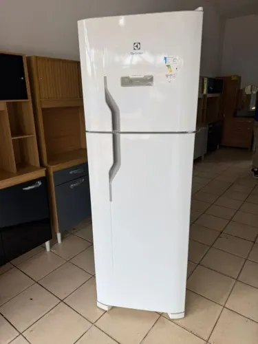 Feriado entrego geladeira perfeita dou garantia hoje