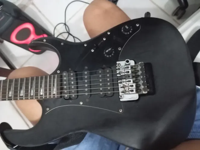 Guitarra tagima com Floyd rose