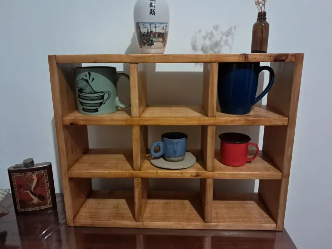Prateleira nicho nova 100% envernizada madeira tipo colmeia quadriculada c/ 9 divisorias