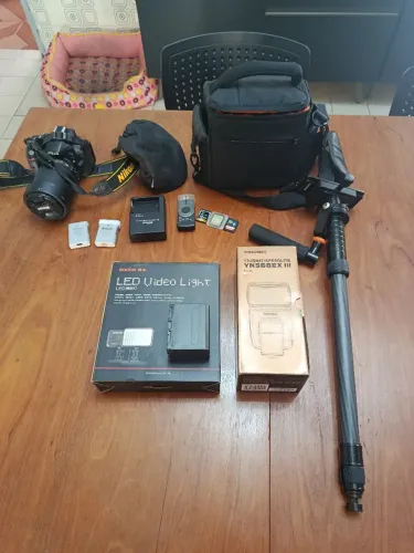 Camera DSLR Nikon D3300 + Acessórios