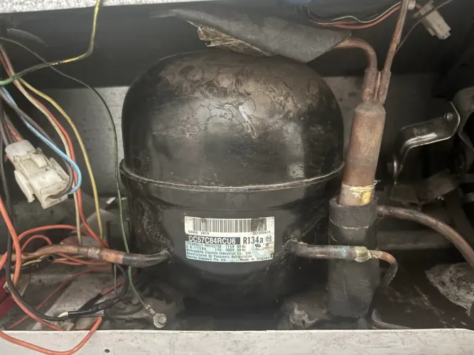 Motor Compressor de geladeira original Panasonic/Matsushita, modelo DC57C84RCU6