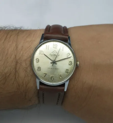 Relógio Mondaine a corda anos 50 em ótimo de funcionamento.