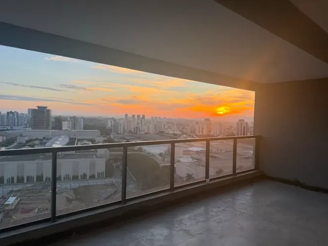 Apartamento para venda tem 161 metros quadrados com 4 quartos
