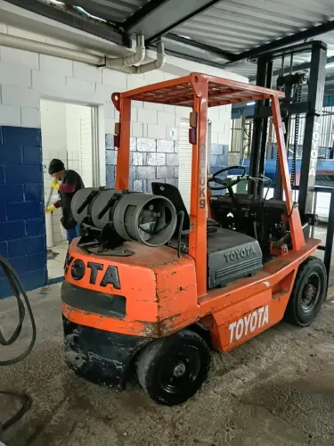 Empilhadeira Toyota 2,5 Toneladas GLP - Ano 1989