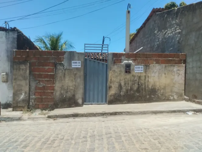 Casa com 2 cômodos dois banheiros 6 metros de frente e 17 metros de comprimento