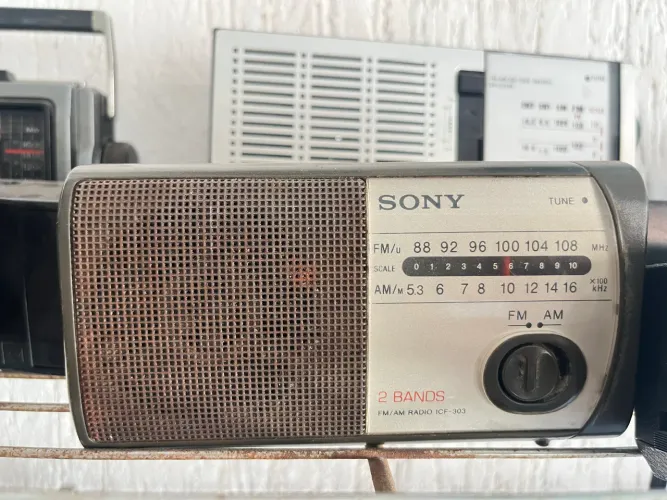 Sony ICF-303
