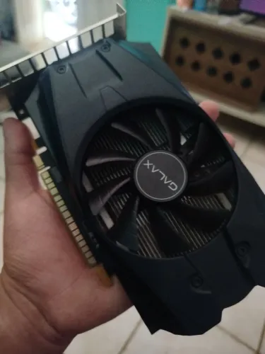Placa de vídeo 1050ti de 4gb c defeito