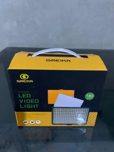 Led potente GREIKA TL-180s a bateria- estado de novo
